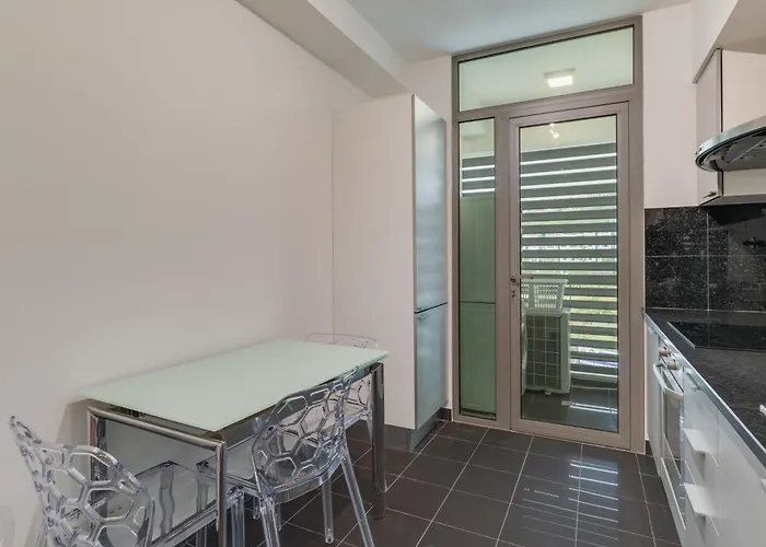 Apartment Anjo Location *